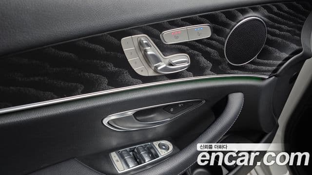Mercedes-Benz E-Class 2022 — Фото 18/20