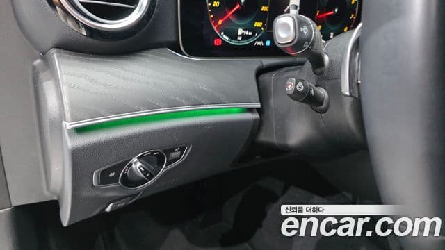 Mercedes-Benz E-Class 2022 — Фото 20/20