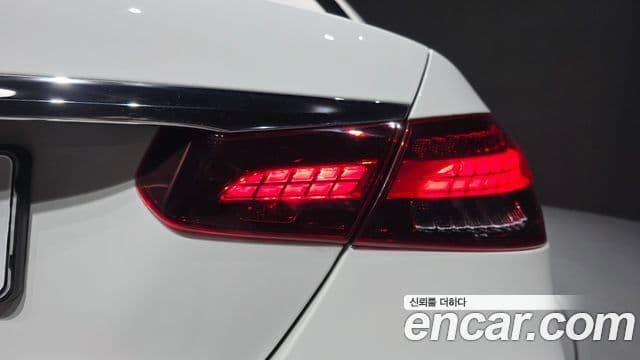 Mercedes-Benz E-Class 2022 — Şəkil 16/33