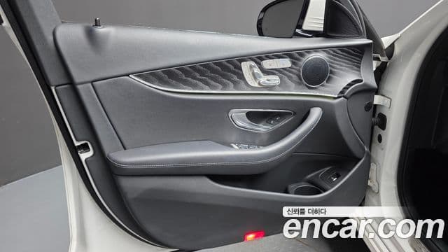 Mercedes-Benz E-Class 2022 — Şəkil 18/33