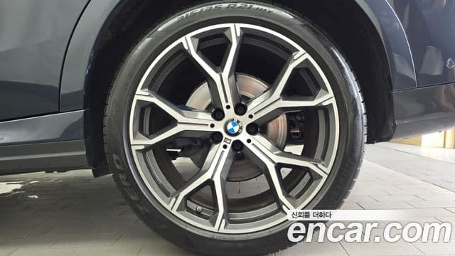 BMW X6 2022 — Photo 31/34