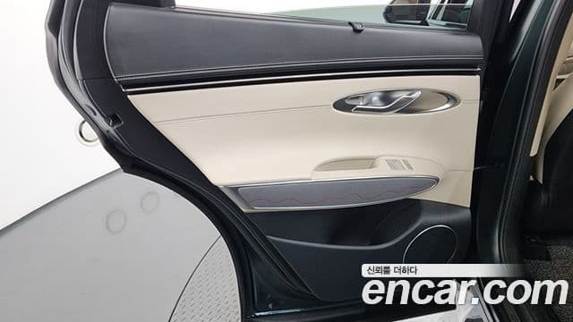 Genesis GV70 2021 — Şəkil 30/41