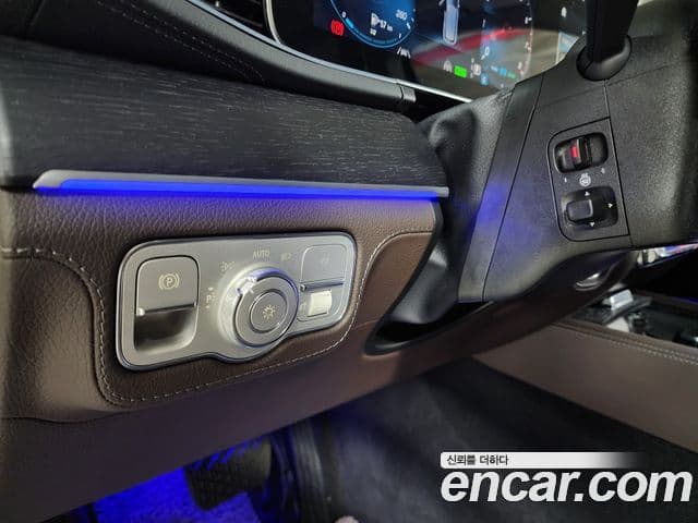 Mercedes-Benz GLE-Class 2023 — ფოტო 18/20