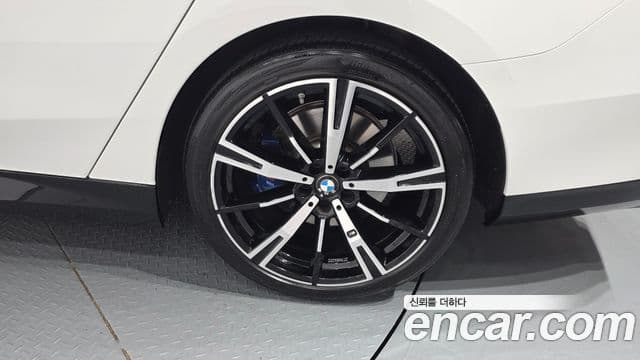BMW 5 Series 2024 — Photo 14/33