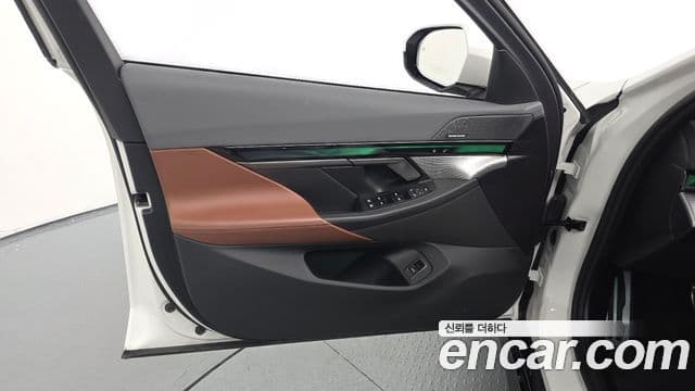 BMW 5 Series 2024 — Photo 24/33