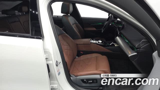 BMW 5 Series 2024 — Photo 16/33