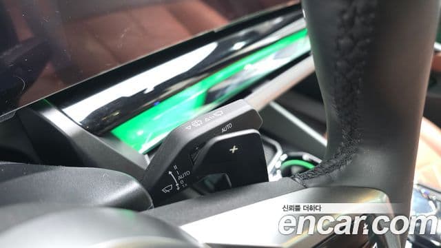 BMW 5 Series 2024 — Photo 31/33