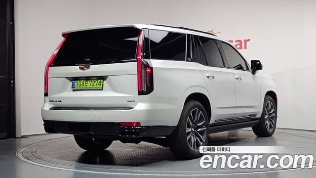 Cadillac Escalade 2023 — ფოტო 2/20