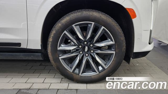 Cadillac Escalade 2023 — Photo 33/34