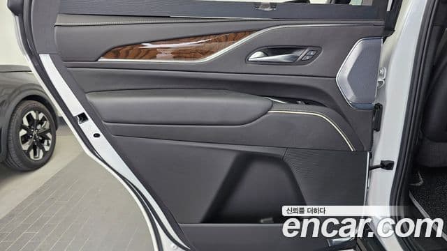 Cadillac Escalade 2023 — Photo 15/34
