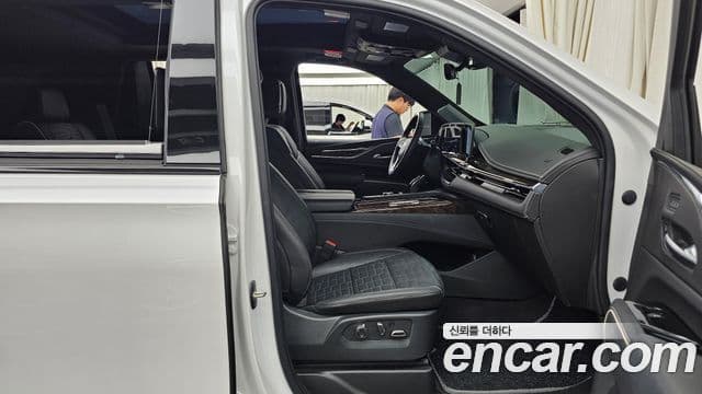 Cadillac Escalade 2023 — Photo 28/34