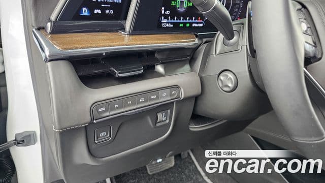 Cadillac Escalade 2023 — Photo 12/34
