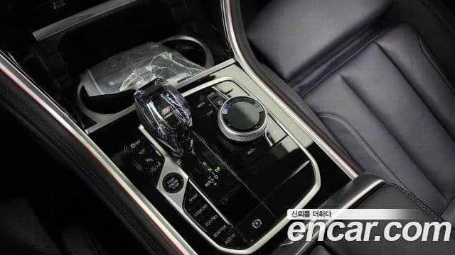 BMW 8 Series 2023 — Şəkil 9/20