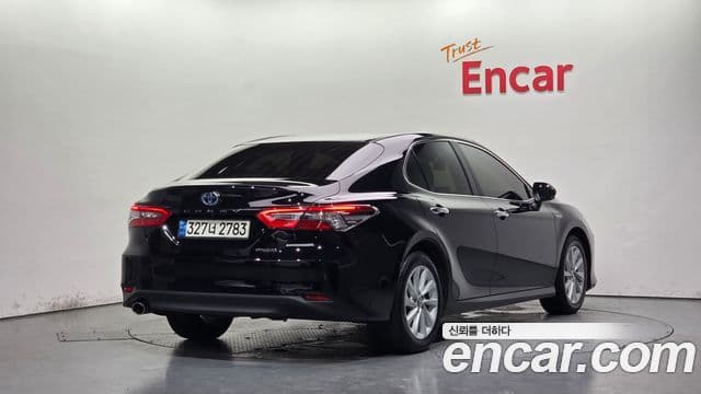 Toyota Camry 2021 — Photo 7/33