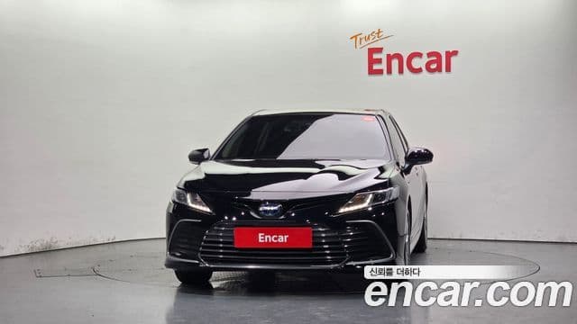 Toyota Camry 2021 — Photo 16/33