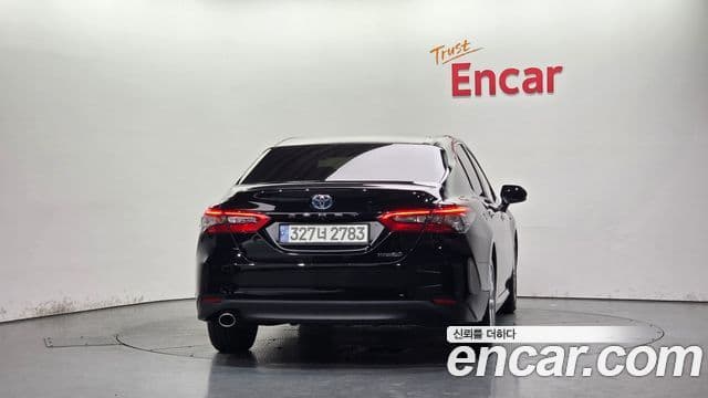 Toyota Camry 2021 — Photo 8/33