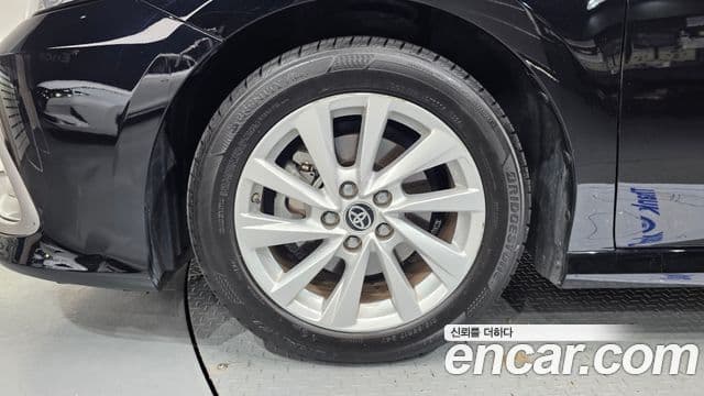 Toyota Camry 2021 — Photo 11/33
