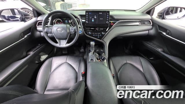 Toyota Camry 2021 — Photo 25/33