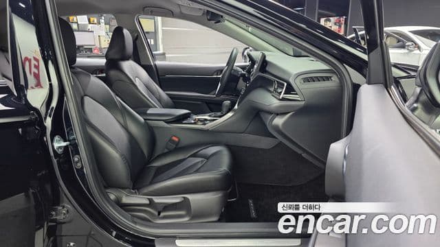 Toyota Camry 2021 — Photo 30/33
