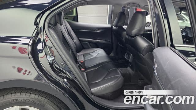 Toyota Camry 2021 — Photo 24/33