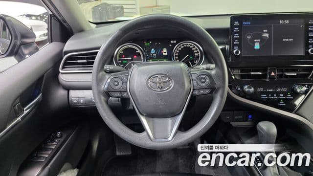 Toyota Camry 2021 — Photo 3/33
