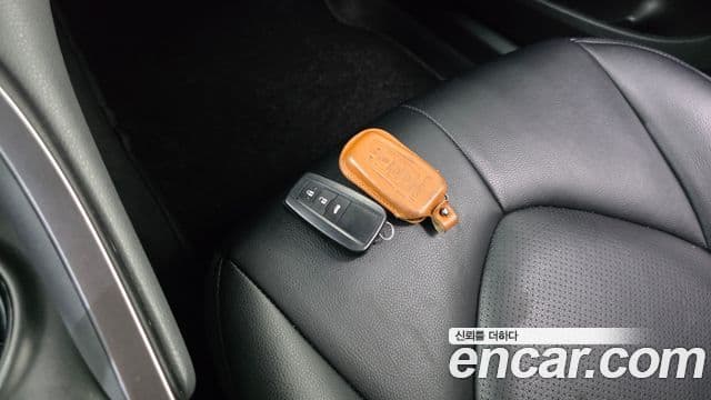 Toyota Camry 2021 — Photo 33/33