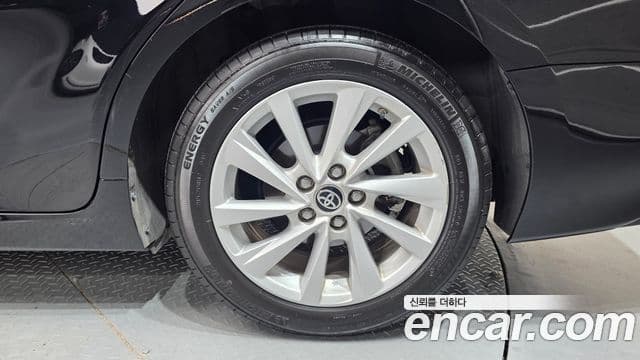 Toyota Camry 2021 — Photo 19/33