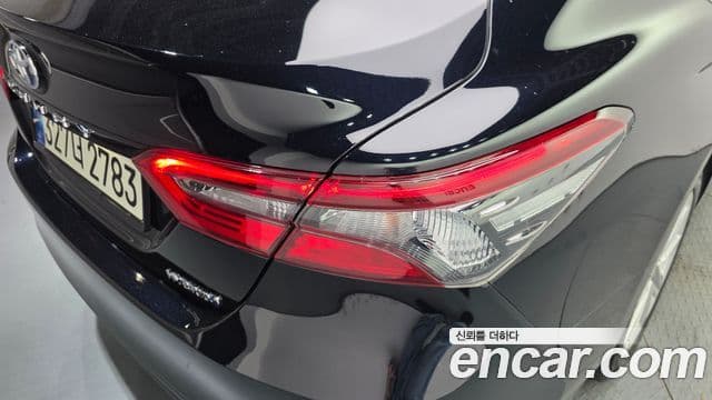 Toyota Camry 2021 — Photo 2/33