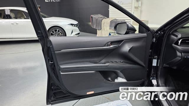 Toyota Camry 2021 — Photo 26/33