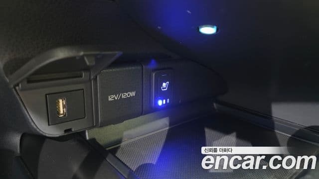 Toyota Camry 2021 — Photo 21/33