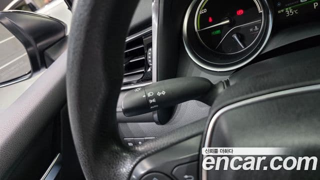 Toyota Camry 2021 — Photo 9/33
