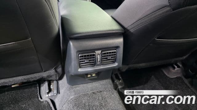Toyota Camry 2021 — Photo 18/33