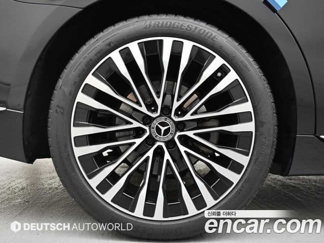 Mercedes-Benz S-Class 2023 — Photo 17/20