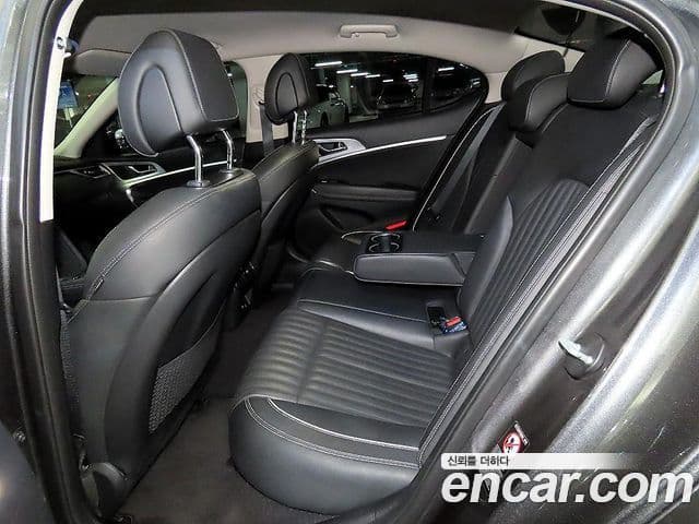 Genesis G70 2019 — Photo 1/20