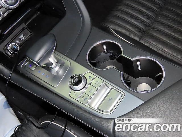 Genesis G70 2019 — Photo 6/20