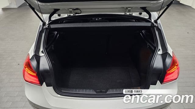 BMW 1 Series 2019 — Şəkil 18/20