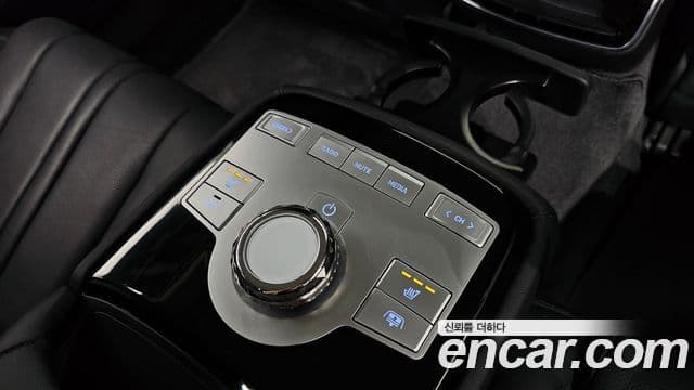 Genesis Electrified G80 2024 — ფოტო 17/20