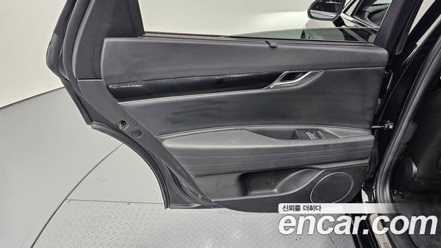 Genesis G80 2024 — Photo 17/31