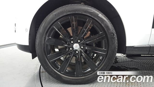 Land Rover Range Rover 2022 — Photo 37/42