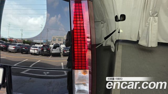 Hyundai Staria 2024 — Photo 24/32