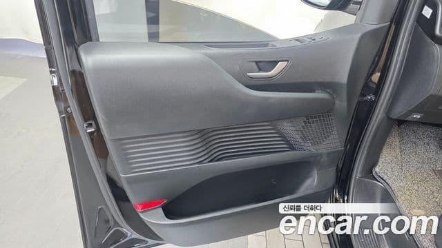 Hyundai Staria 2024 — Photo 9/32
