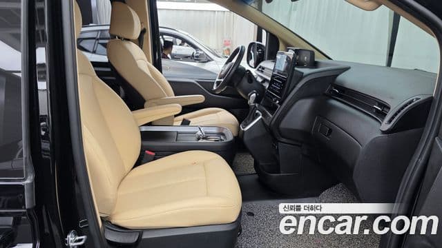 Hyundai Staria 2024 — Photo 27/32