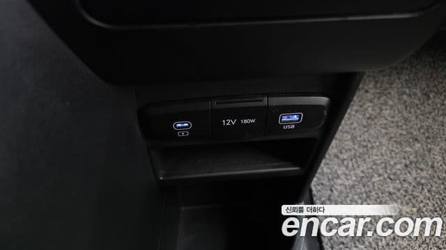 Hyundai Staria 2024 — Photo 17/32