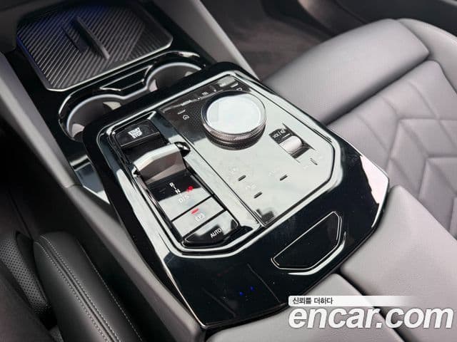 BMW 5 Series 2024 — ფოტო 8/20