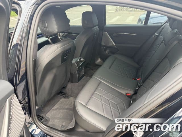 BMW 5 Series 2024 — ფოტო 13/20