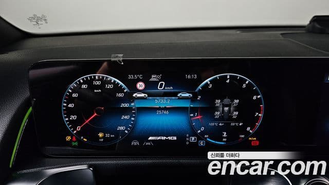 Mercedes-Benz GLB-Class 2023 — Фото 8/20