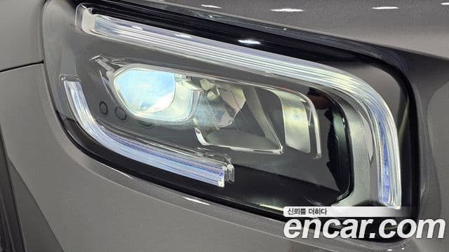 Mercedes-Benz GLB-Class 2023 — ფოტო 18/33