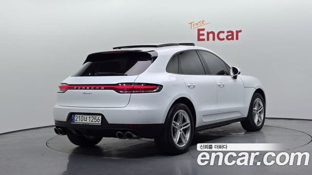 Porsche Macan 2021 — ფოტო 2/20