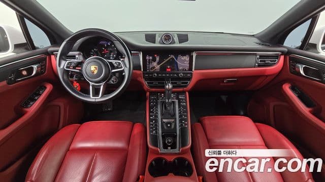Porsche Macan 2021 — ფოტო 7/20