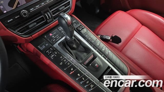 Porsche Macan 2021 — ფოტო 9/20
